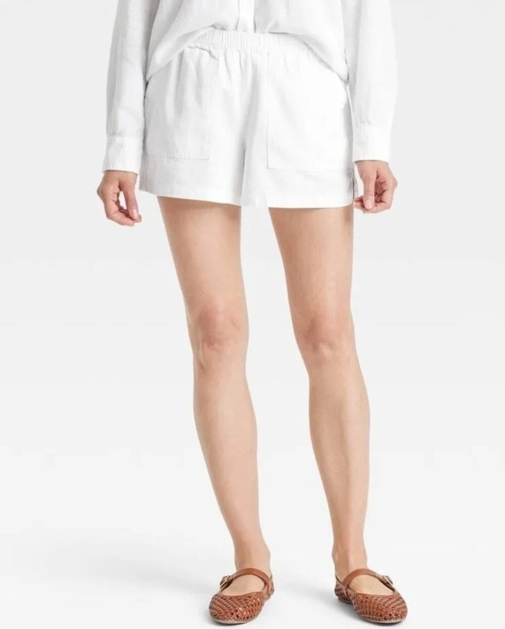 Universal Thread Women’s Mid-Rise Linen Pull-On Shorts White Size Large L